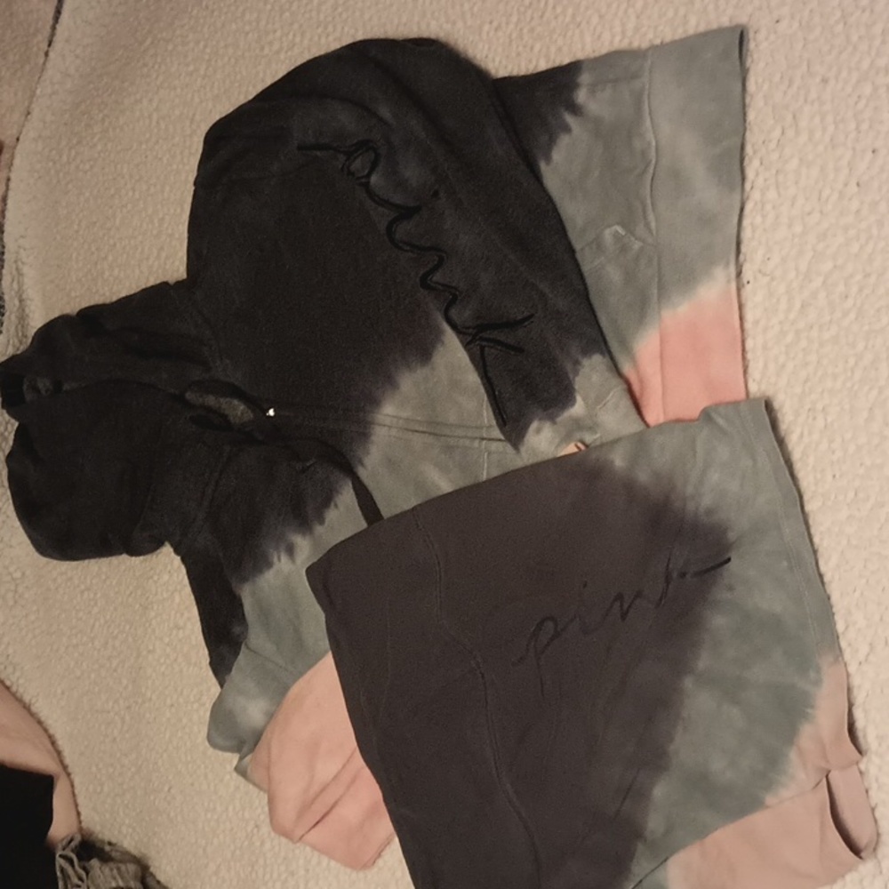 Victoria secret pink sweatshirt and shorts outfit Med